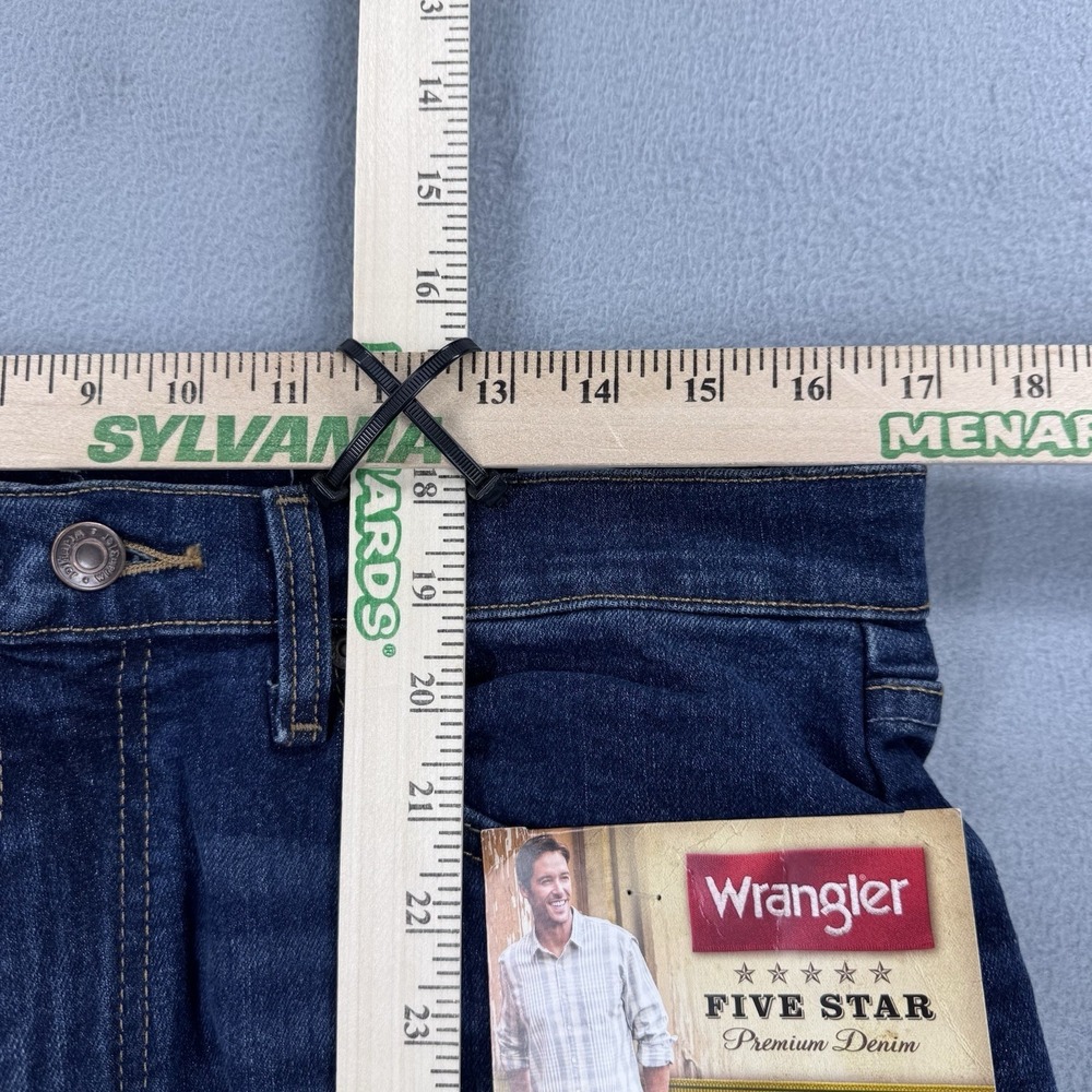 NWT Wrangler Jeans 32x32 Denim Relaxed Fit Seat Thigh Blue Five Star - Picture 6 of 11